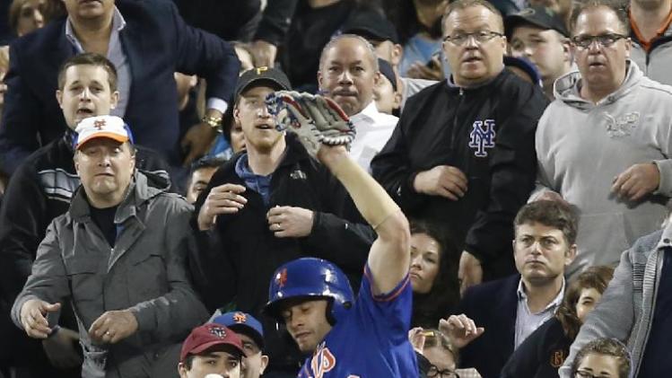 New York Mets ball boy dodges Derek Jeter's third inning foul ball ...
