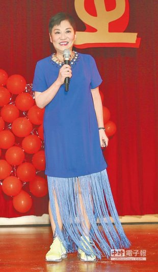 張小燕被譽為「綜藝教母」，幾乎每年金鐘獎都排除萬難出席，相當敬業。（資料照片）
