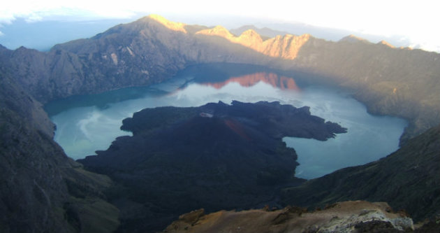 بركان رينجاني على جزيرة لومبوك - المصدر: ويكيميديا كومنز