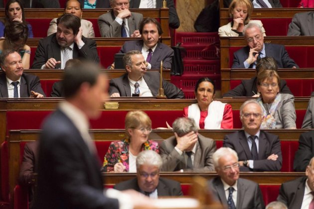 Manuel Valls, ici le 8 avril à l'Assemblée, a présenté quelques assouplissements à son plan de rigueur pour s'assurer le vote de sa majorité.