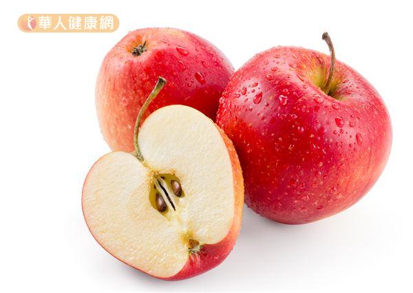 蘋果含有豐富的槲皮素，具有高度的抗氧化能力，能降低阿茲海默症的風險。