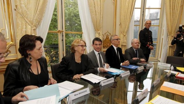 Réunion mardi à Matignon entre Manuel Valls et l'Assemblée des départements de France, en présence de Marylise Lebranchu et d'André Vallini. / Jean-Christophe MARMARA/JC MARMARA/LE FIGARO