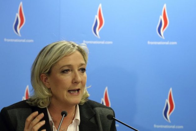 Marine Le Pen a été condamnée jeudi à une peine de 10.000 euros d'amende dans une affaire de faux tracts diffusés par le Front national pendant la campagne législative de 2012. La présidente du FN a été jugée responsable du montage d’un tract et de sa diffusion, qui met en scène le co-président du Parti de gauche Jean-Luc Mélenchon, l’un de ses concurrents d'alors. /Photo prise le 30 mars 2014/REUTERS/Pascal Rossignol