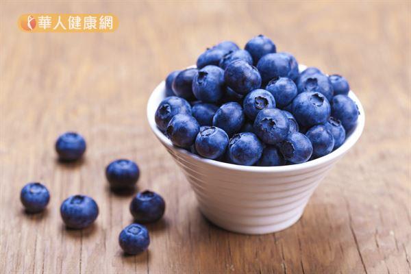 適量吃藍莓有益健康，但也要均衡攝取各類蔬果，才是正確飲食觀念。