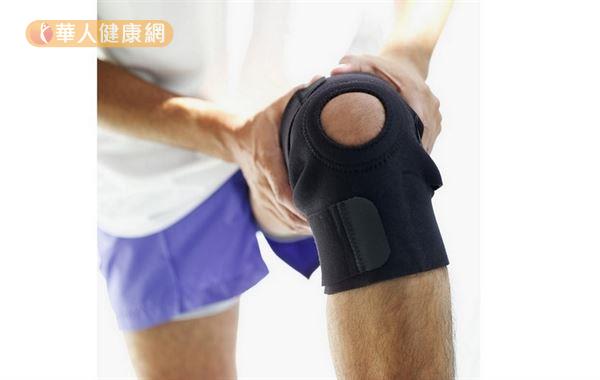 膝蓋疼痛，除了可能是退化性關節炎外，當「膝蓋無力、不夠穩定」時進行劇烈運動、搬重物，也容易導致膝蓋疼痛。