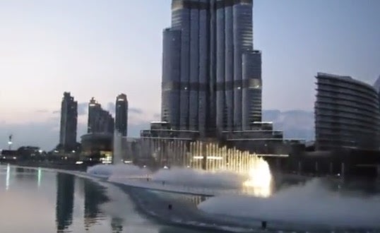 Ένα εκπληκτικό συντριβάνι στο Dubai που πρέπει οπωσδήποτε να δείτε [video]