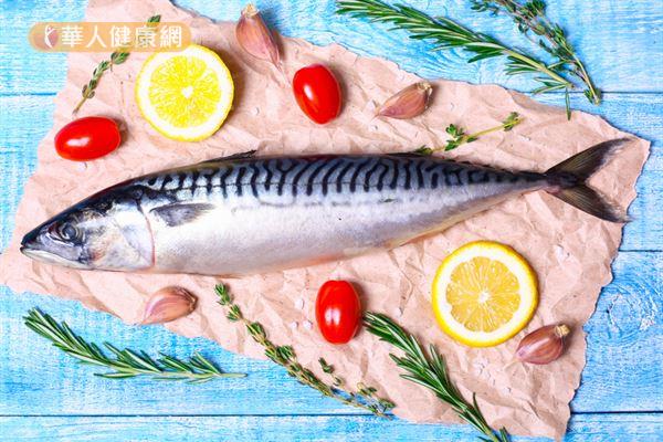 鯖魚、秋刀魚、鮪魚、鮭魚等魚類富含Omega-3脂肪酸，有助於控制血脂、血壓、膽固醇！