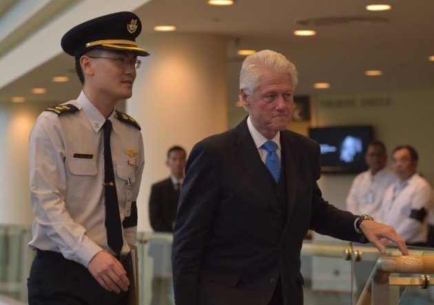 Former US president Bill Clinton arrives at the University Cultural Center (UCC) for the funeral services for Singapore&amp;#39;s former prime minister Lee Kuan Yew in Singapore on March 29, 2015