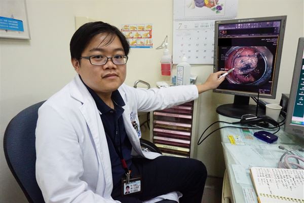 劉博堃醫師表示，大於2公分的瘜肉發生癌變機率很高，應盡快切除。（圖片提供／童綜合醫院）