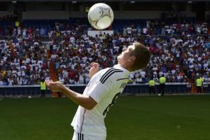 (17 jul) O alemão Toni Kroos se apresenta no Santiago&nbsp;&hellip;