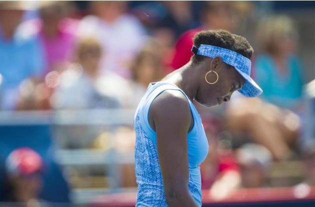 APX01. Montreal (Canada), 10/08/2014.- Venus Williams of the US reacts after losing a set against Agnieszka Radwanska of Poland during their finals match at the Rogers Cup women tennis tournament in M