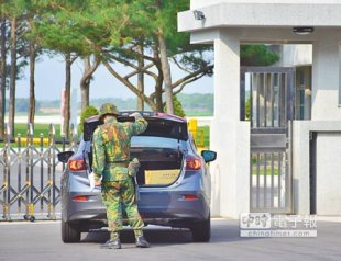 勞乃成中校已被陸軍航空特戰指揮部留置在601旅營區內，而營區的安檢也嚴了許多，進出車輛的後車廂都會被打開檢視。