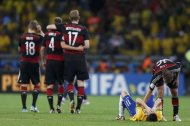 Germany's Philipp Lahm (R) consoles Brazil's Oscar after the 2014 World Cup semi-finals between Brazil and Germany at the Mineirao stadium in Belo Horizonte July 8, 2014. REUTERS/Marcos Brindicci