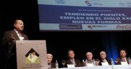 El multimillonario empresario mexicano Carlos Slim habla durante el 20º Foro Anual Círculo de Montevideo en Luque, Paraguay, el 17 de julio de 2014 (AFP | Norberto Duarte)