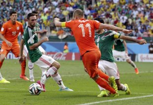 Arjen Robben goes down to win a penalty in the waning seconds of the Netherlands' win over Mexico.