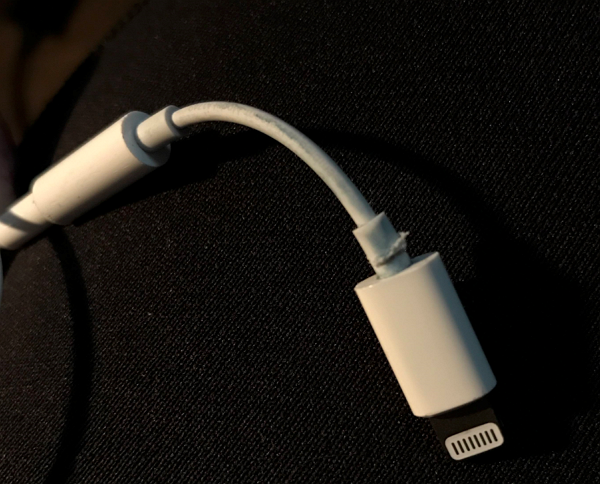 iPhone 7 的Lightning 耳機插孔轉接器可能比你想的脆弱