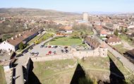 Un teren din zona Castelului Corvinilor va deveni parc medieval pentru turişti