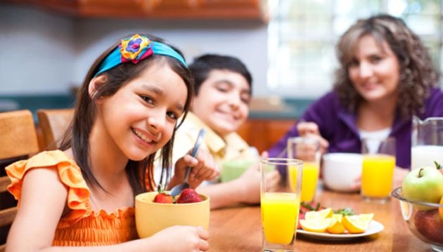 لماذا يعتبر الإفطار أهم وجبة بالنسبة للطفل؟ 382572