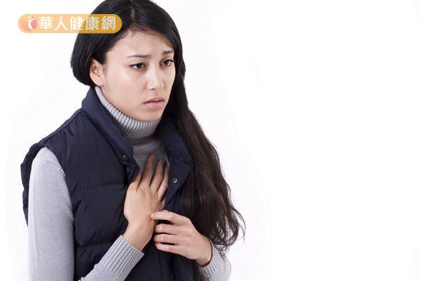 台灣平均每4人可能就有1人罹患胃食道逆流症狀，患者常有胸悶、心灼熱的症狀。