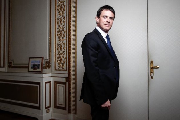 Paris (VIIIe), le 13 mars 2013. Manuel Valls dans son bureau du ministère de l'Intérieur, place Bauveau. 