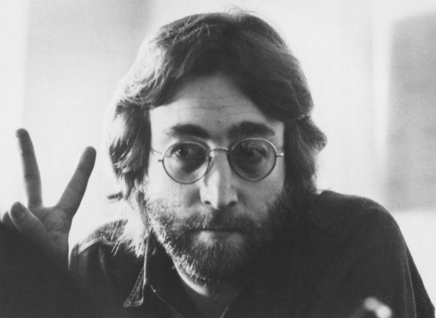 AΠΙΣΤΕΥΤΗ ΟΜΟΙΟΤΗΤΑ δείτε τον γιο του John Lennon! Πόσο μοιάζει με τον πατέρα του; ΦΩΤΟ