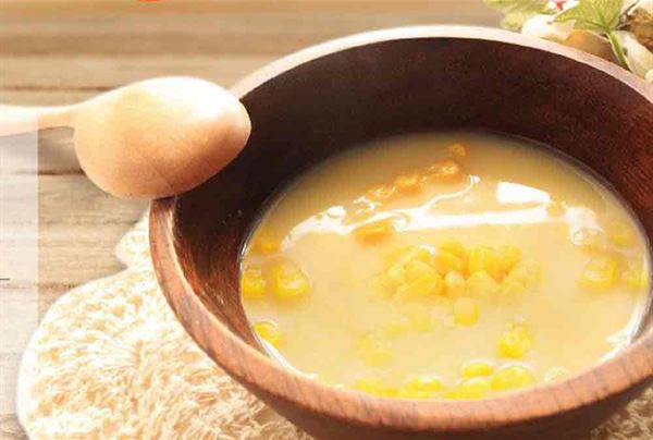 玉米濃湯，1碗熱量僅約149.7卡，約為同等分量白飯的一半熱量。