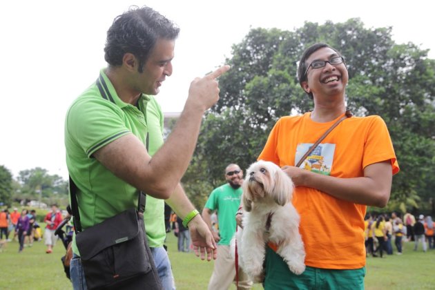 Syed Azmi Al Habshi (left) touches a dog for the first time at the ‘I wanna touch a dog’ event at Central Park, Bandar Utama, October 19, 2014. — Picture by Choo Choy May  