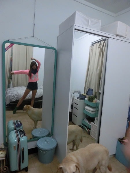 盧佳俐房間擺著大面鏡子，方便對著鏡子練舞。