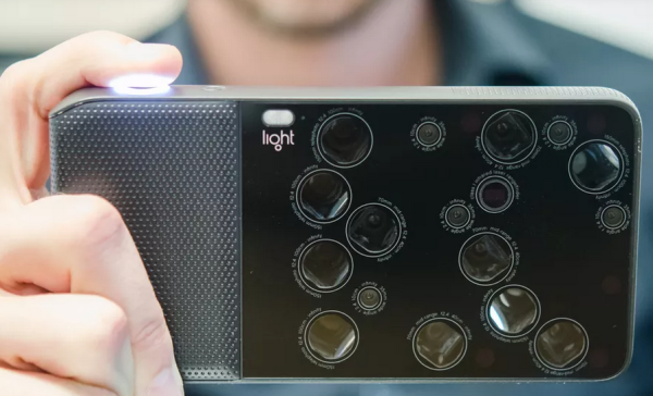 L16 相機：把16 個攝像頭塞到一個手機大小的相機裡