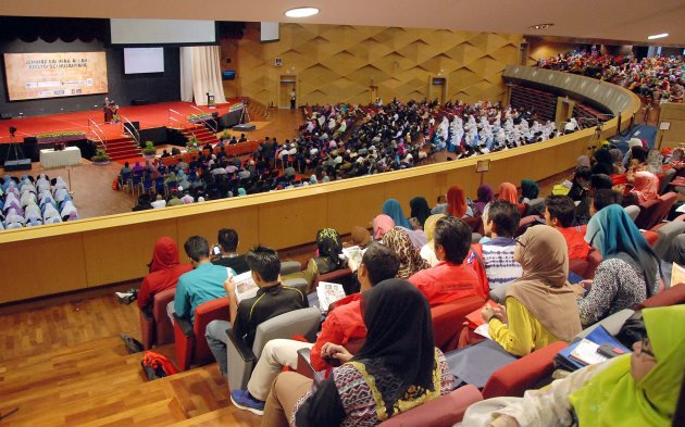 The thousand-strong audience at the seminar on the use of the word ‘Allah’ and Christology at Universiti Teknologi Mara (UiTM) here today. ― Picture by Yusof Mat Isa