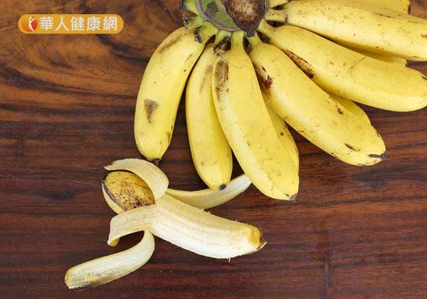 香蕉含有豐富的色胺酸成分，催化人體快樂荷爾蒙「血清素」生成的重要材料。