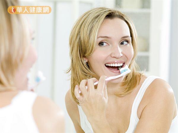 適度刷牙不會破壞琺瑯質，一定要確實刷乾淨，千萬不能草草了事。