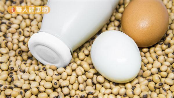 一般正常情下，適度攝取雞蛋（1天1顆）並不會有太大的健康問題。