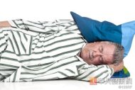 清晨不但是氣溫較低的時候，身體因為處於熟睡狀態，加上體內某種蛋白質水平高峰，加深了心臟病發的機率。