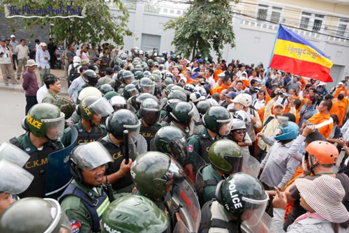 Đại sứ quán VN tại Campuchia bị quấy rối Dai-su-qua-o-Campuchia-20140709-233014-115