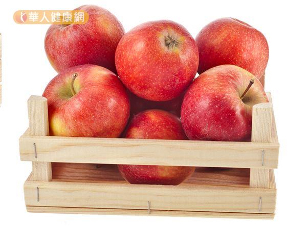 蘋果營養豐富、香脆可口，果皮中的熊果酸還有改善肌肉老化的作用。