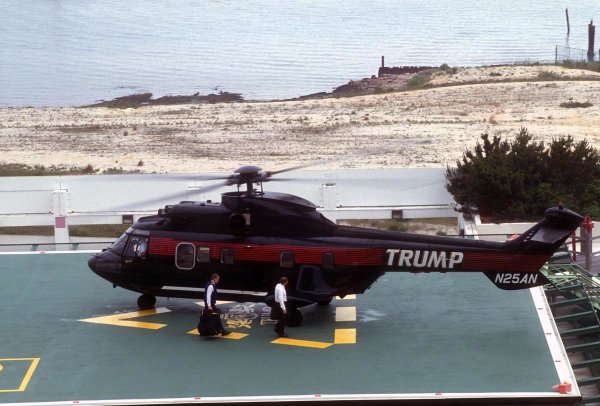 直升機是富豪逃生的基本配備。圖為川普在大西洋城經營的直升機載客服務，其中航線包括由紐約曼哈頓至拉瓜底亞機場。（取自東方IC）