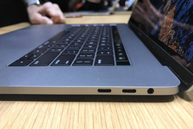 macbook_pro_2016_handson_headphone_jack-100690121-large