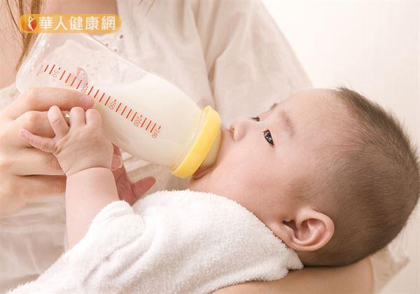寶寶溢奶怎辦？防堵住口鼻礙呼吸