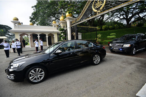 Najib pays last respects to late Sultan Azlan Shah – Bernama