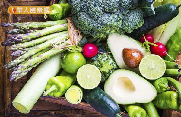 若不慎吃進含黃麴毒素的食品，建議多吃富含葉綠素的深綠色蔬菜，能減少黃麴毒素對身體的傷害。