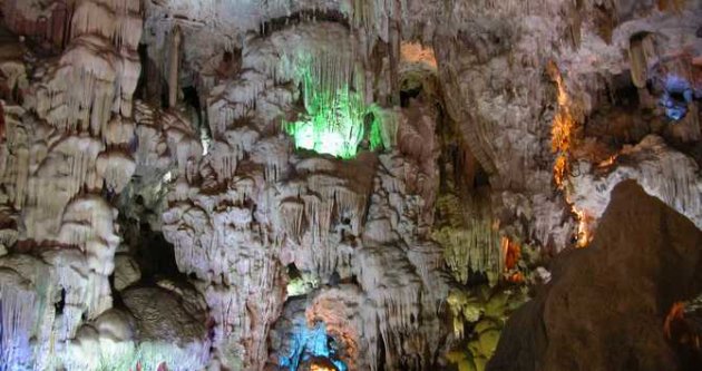 Cave Dong Thien Kong - Ha Long Bay