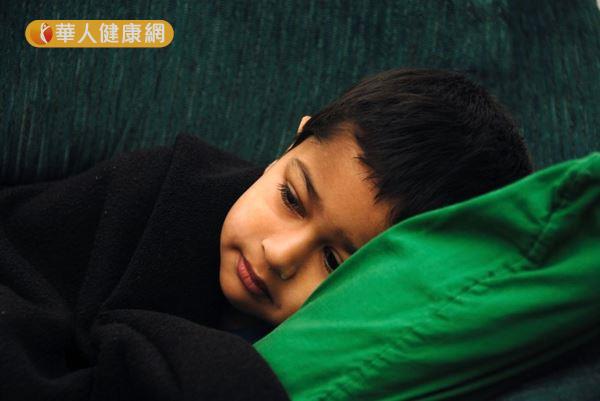 兒童睡眠障礙是家長常常忽略的健康議題，醫師表示，約30個孩子中會有1位孩子患有阻塞型呼吸中止症候群。