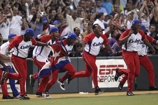 古巴球員慶祝奪冠(圖／Associated Press)