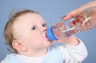 أهمية شرب الماء للأطفال 20140304103611