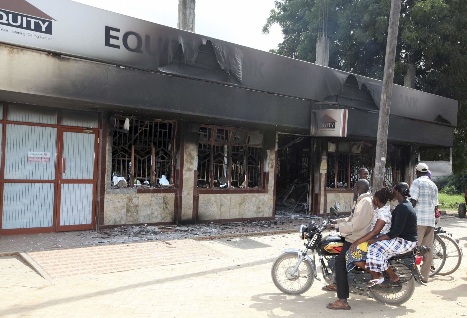 Extremists kill 48 non muslims  in Kenya 
