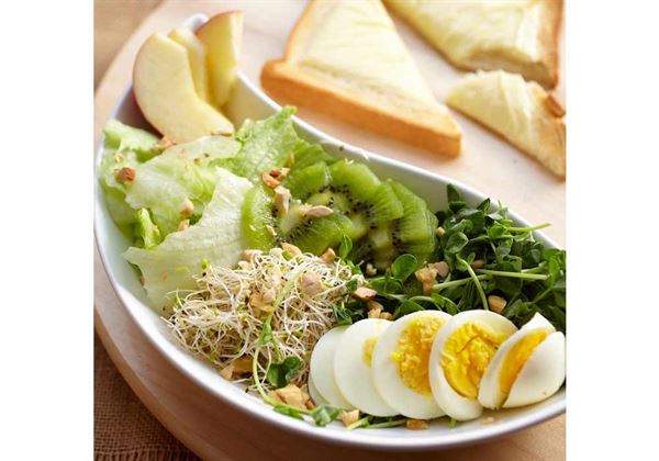 起司吐司生菜餐盤除了可滿足蛋白質與澱粉類需求外，更富含豐富的膳食纖維。（圖片／今週刊出版社提供）