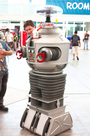 機器人和人工智慧可能會取代人類的部分工作，導致勞工失業。（photo by Ewen Roberts on Flickr- used under Creative Commons license）