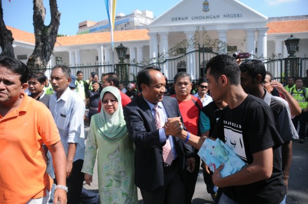 Barisan Nasional assemblyman Muhammad Fuad (2nd right) greets an Umno member during the demonstration outside the Penang state assembly building in George Town May 21, 2014. — Picture by K.E. Ooi