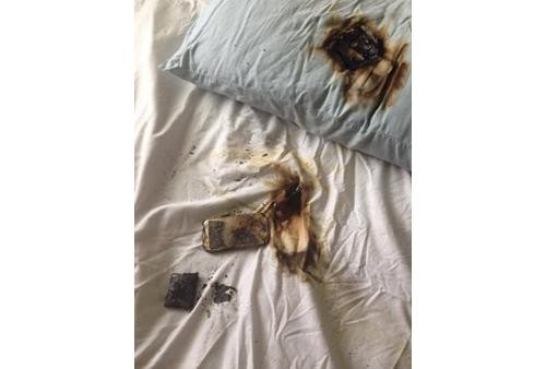 Girl’s Galaxy S4 Smartphone Burns Under Her Pillow as She Sleeps